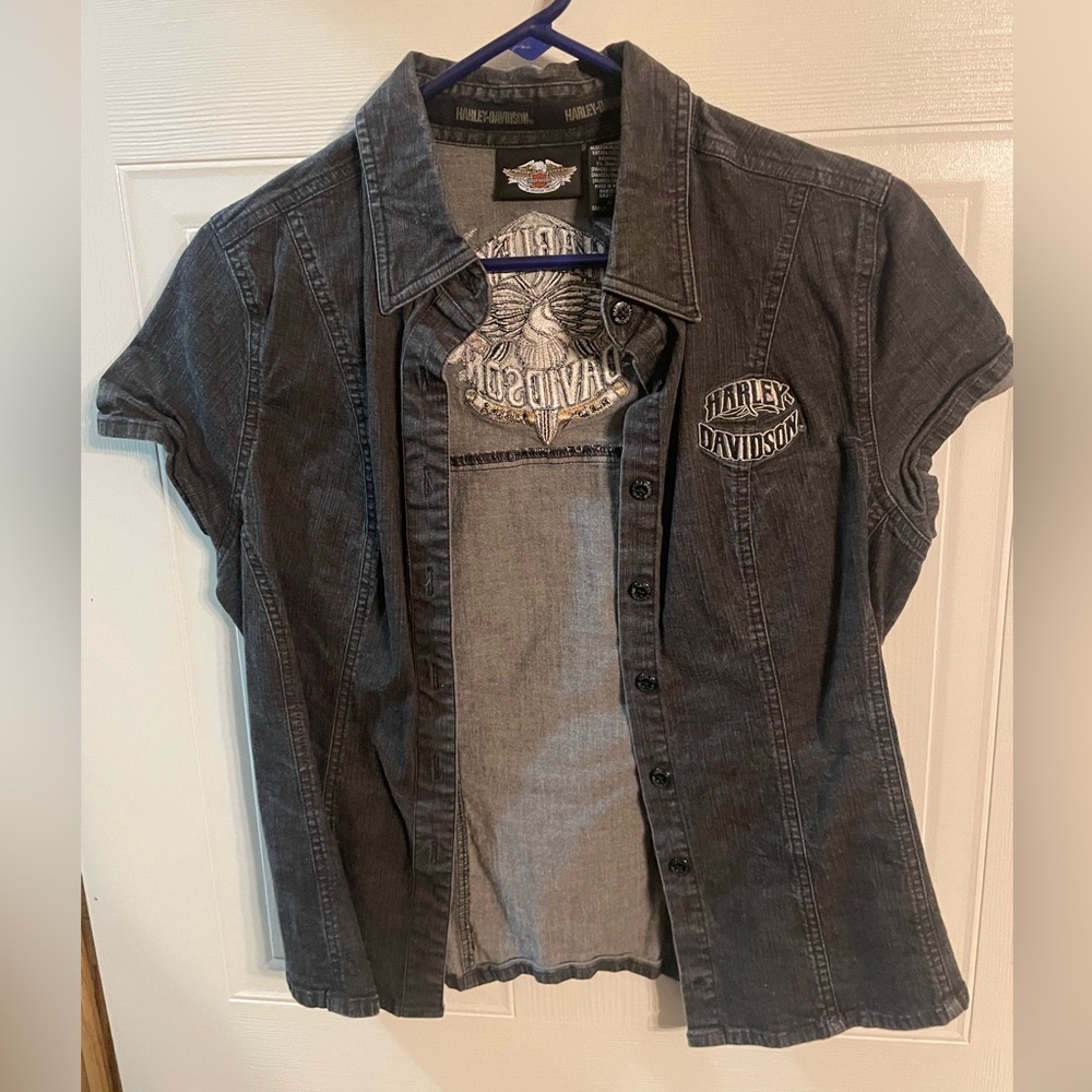 Women’s medium harley button up short